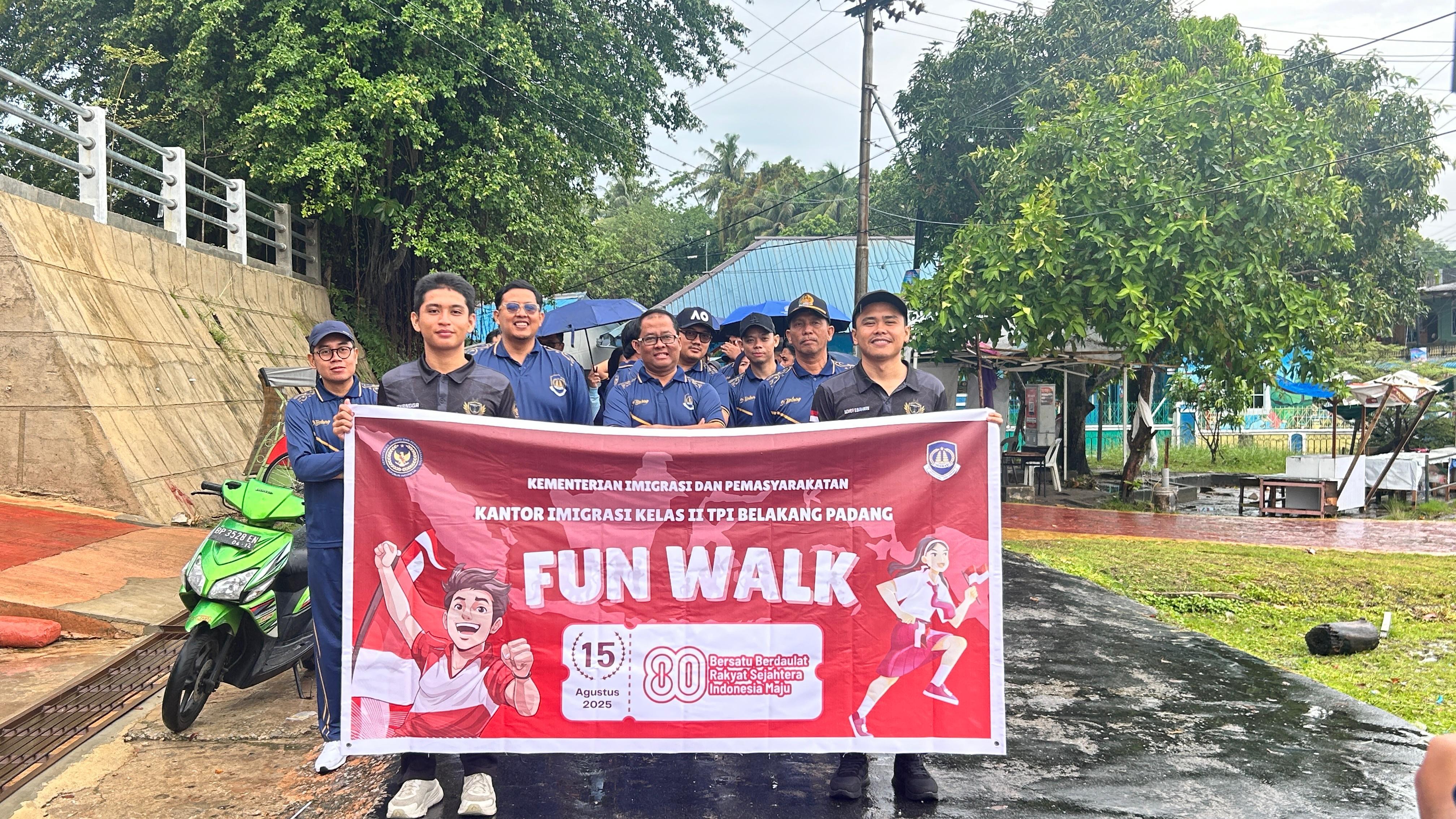 Kantor Imigrasi Kelas II TPI Belakang Padang Gelar Fun Walk Semarak Meriahkan HUT RI Ke-80